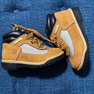Kids Timberland field boot. Wheat Nubuck. Size 10.